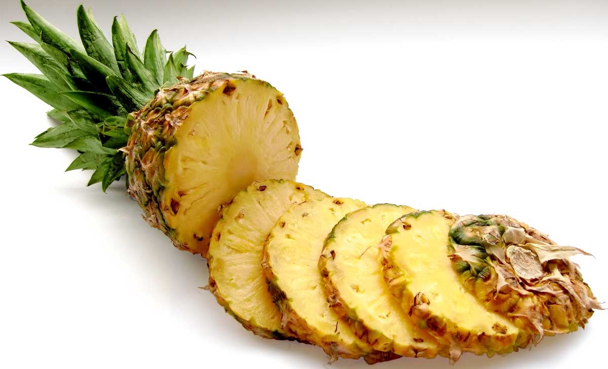 ananassi koorimine ja lõikamine