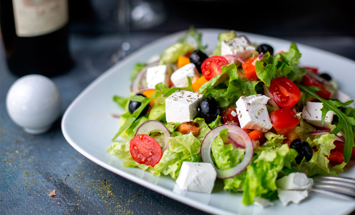 salatid fetajuustuga