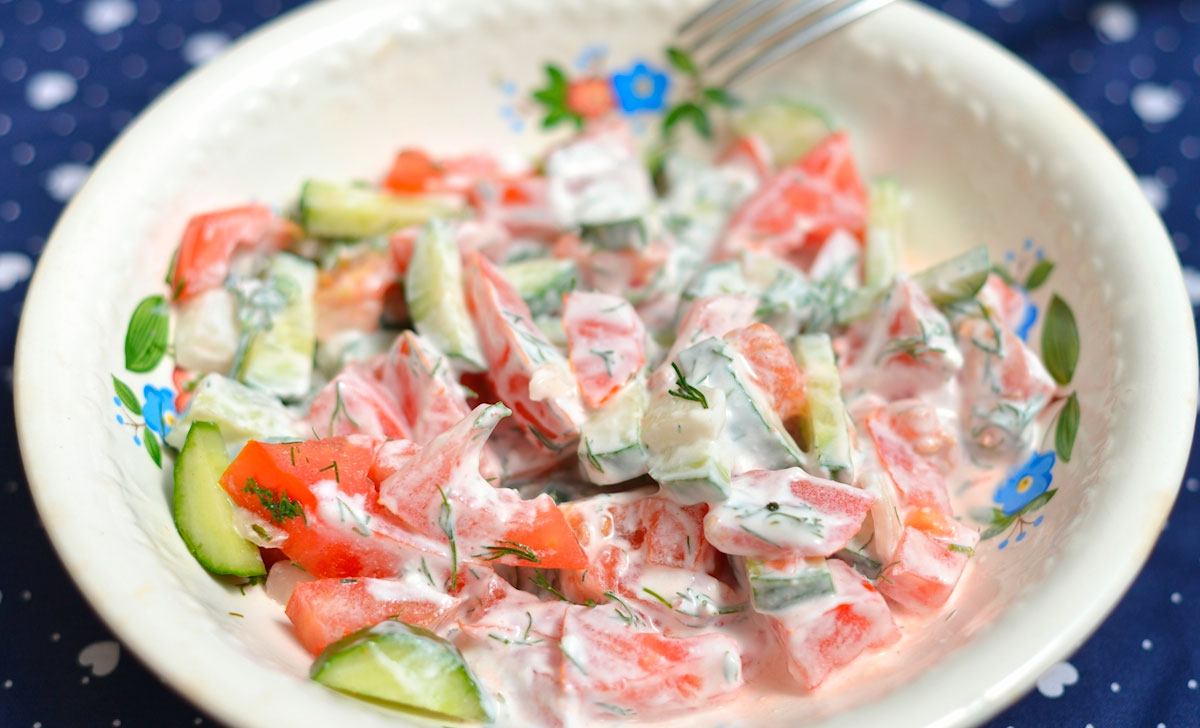 tomati kurgisalat hapukoorega