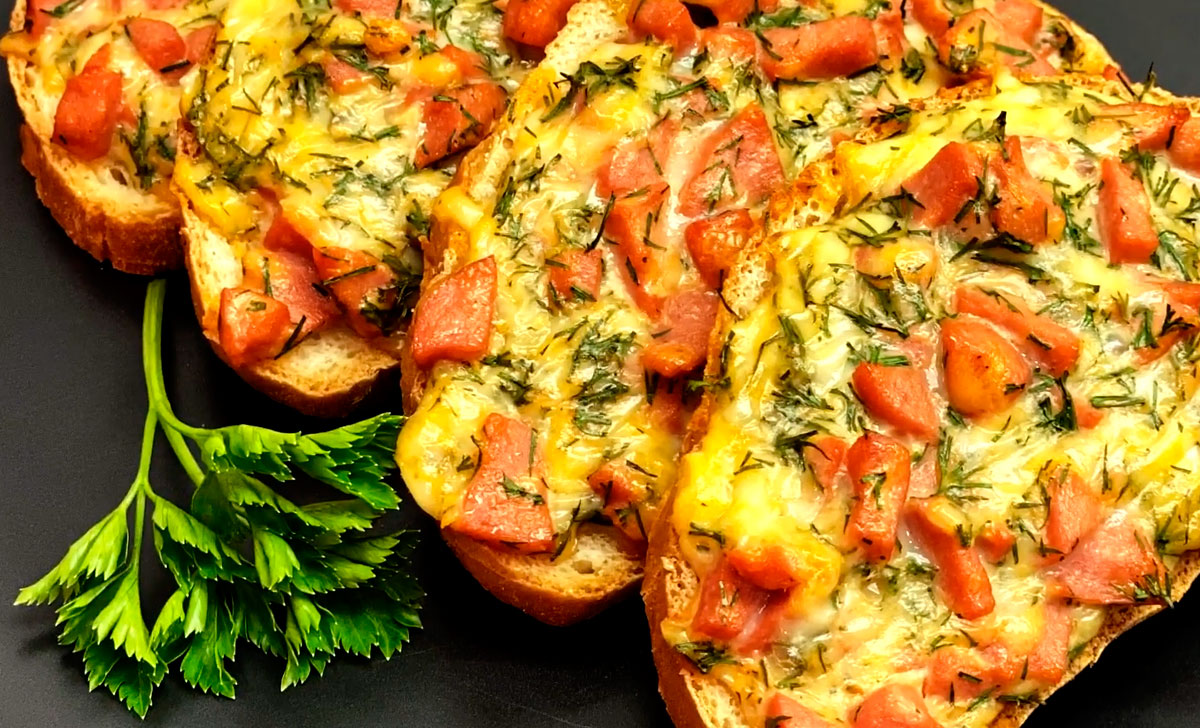 kuumad võileivad viineri ja juustuga